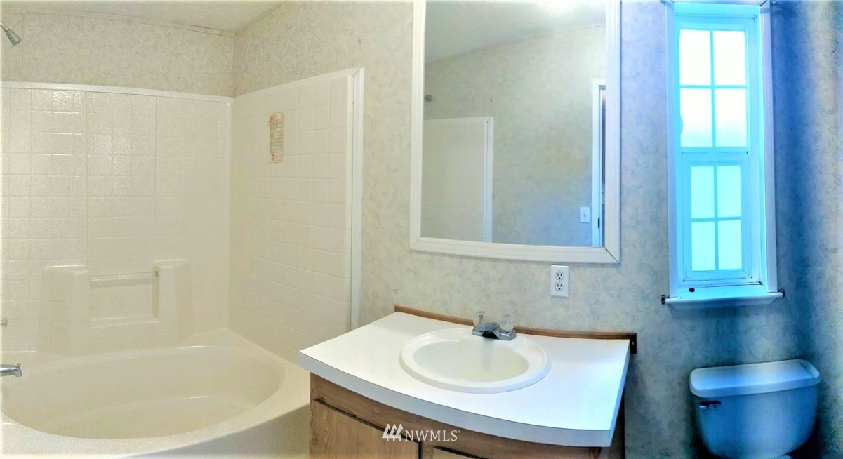 18707 Ivan Street Southwest Rochester, WA 98579 - Photo 9 of 26