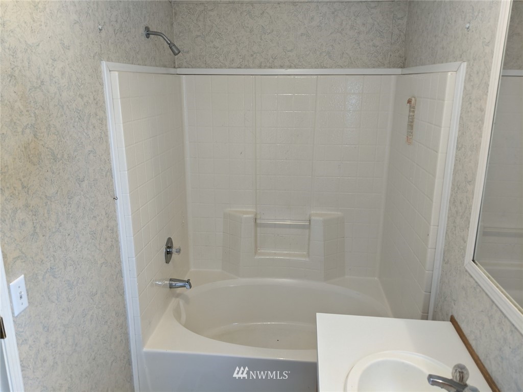 18707 Ivan Street Southwest Rochester, WA 98579 - Photo 10 of 26