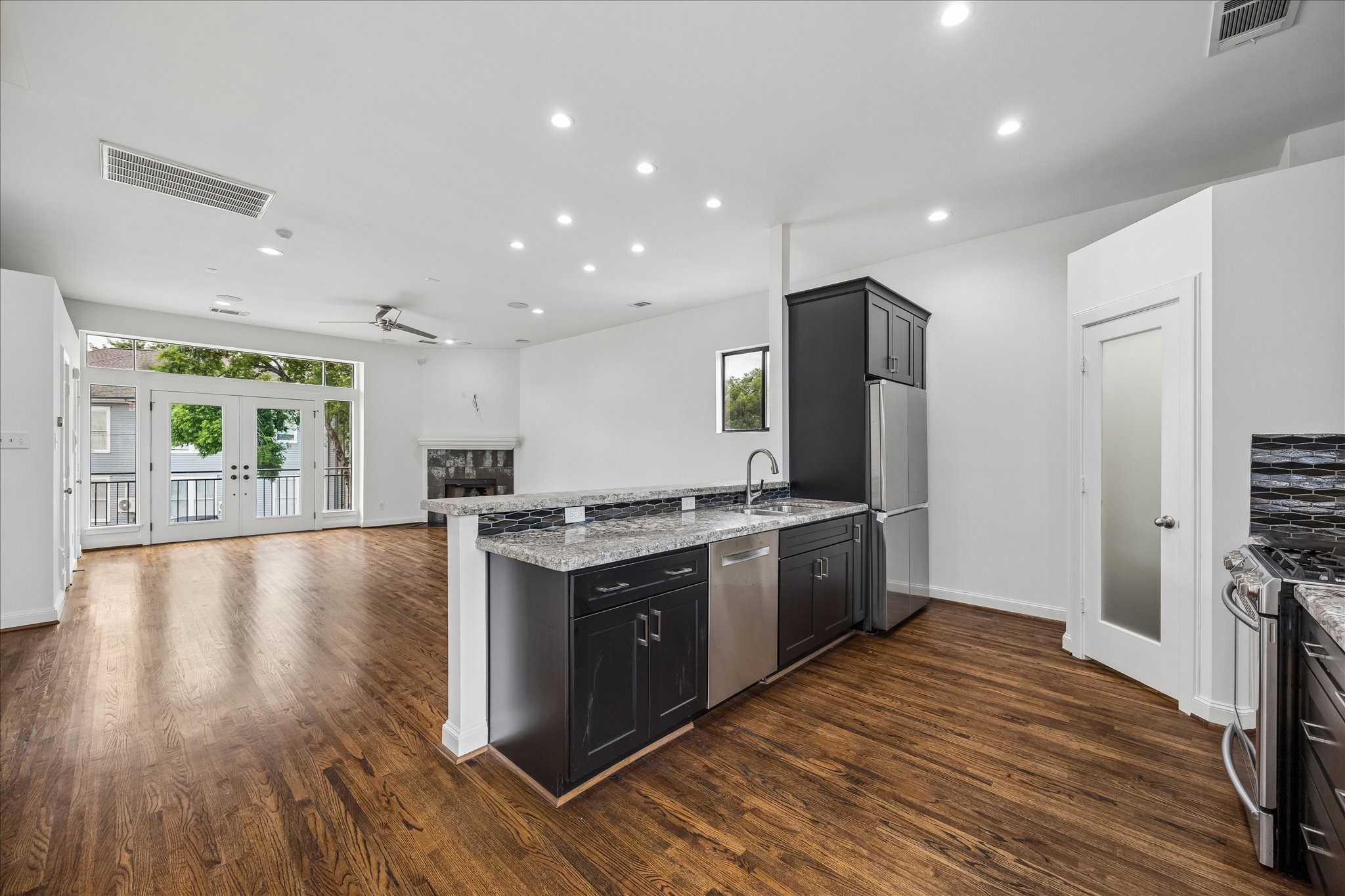 2510 Genesee Street Houston, TX 77006 - Photo 6 of 40 View of Open Layout Kitchen & Living Space