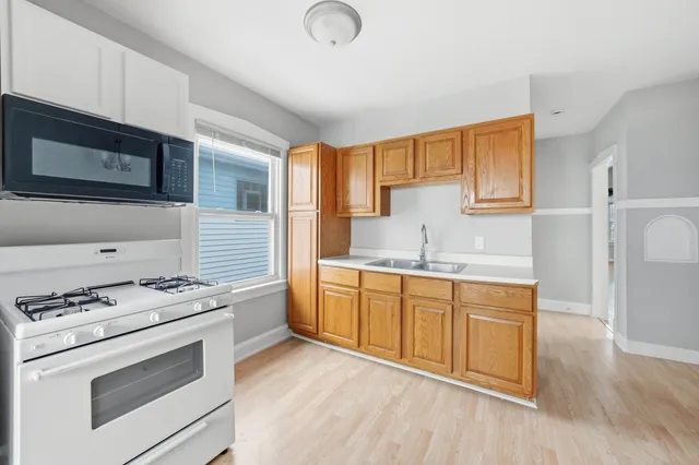 $2,000 | 5301 West Winona Street, Unit 2, Chicago, IL 60630