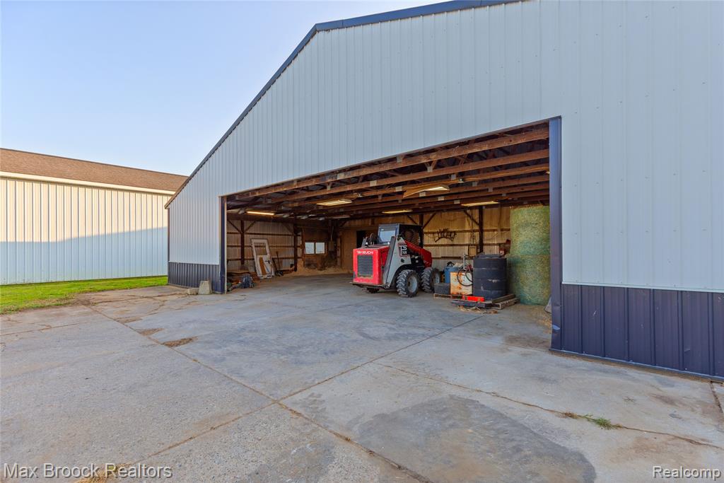 12374 West Stanley Road Flushing, MI 48433 - Photo 38 of 77 Gallery Image 38