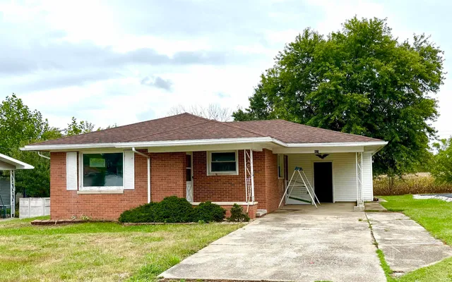 $90,000 | 827 North Polk Street, Oakland City, IN 47660