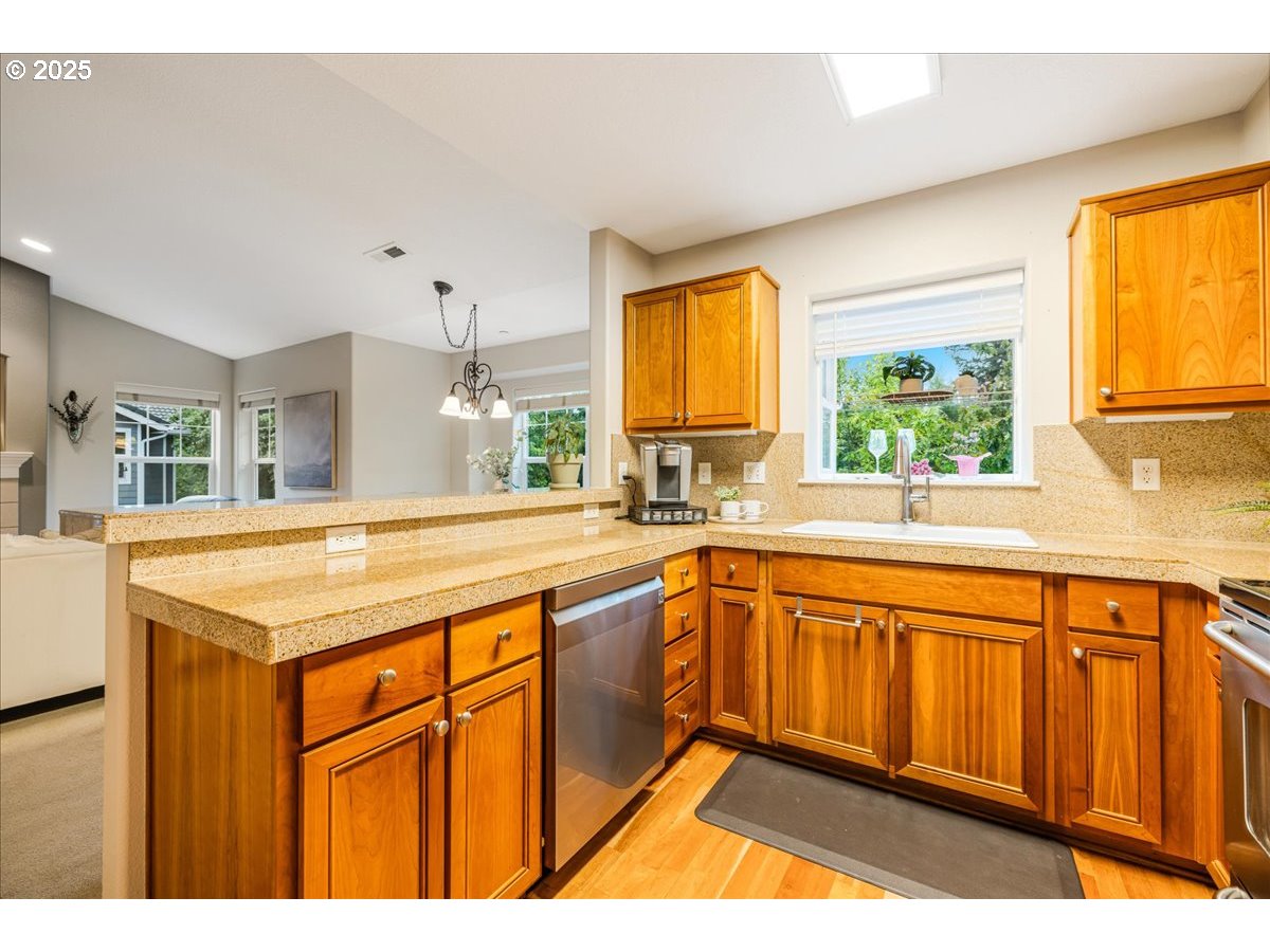 30366 Southwest Ruth Street, Unit 69 Wilsonville, OR 97070 - Photo 17 of 40 Kitchen