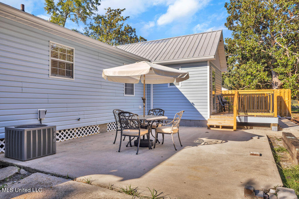 1616 Hollywood Boulevard Biloxi, MS 39531 - Photo 23 of 25 1616HollywoodBlvd-26