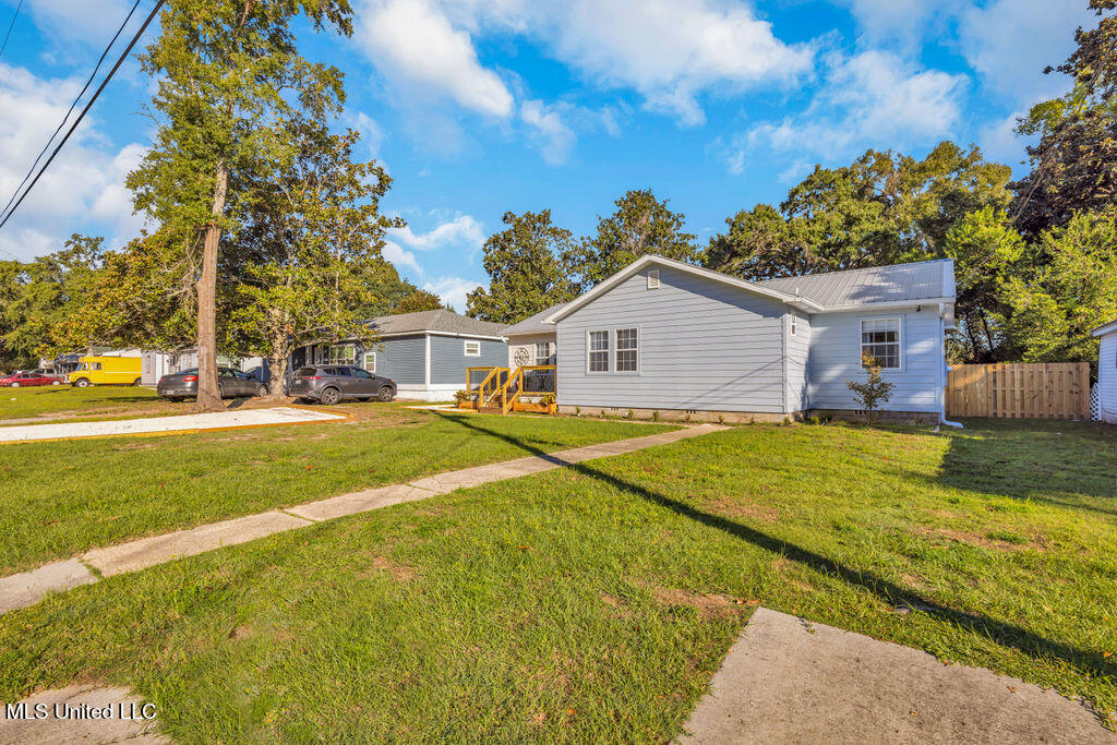 1616 Hollywood Boulevard Biloxi, MS 39531 - Photo 2 of 25 1616HollywoodBlvd-2