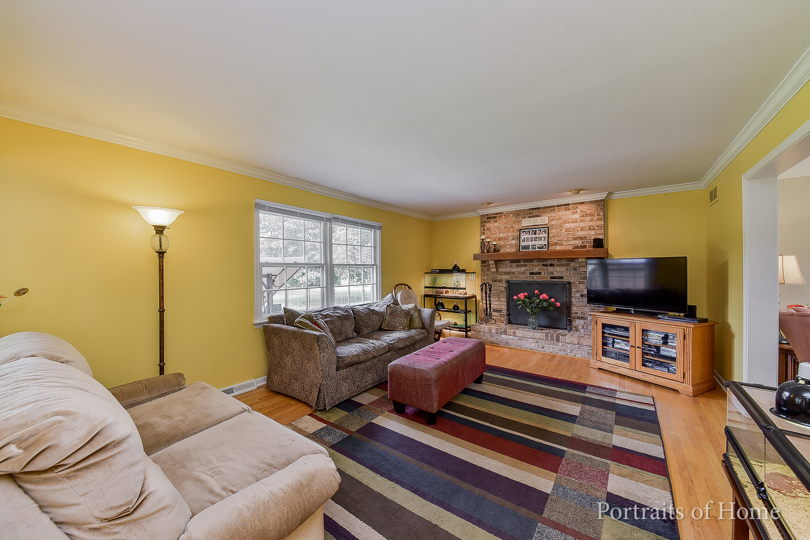 29 Christina Circle Wheaton, IL 60189 - Photo 5 of 28 a living room with furniture and a flat screen tv