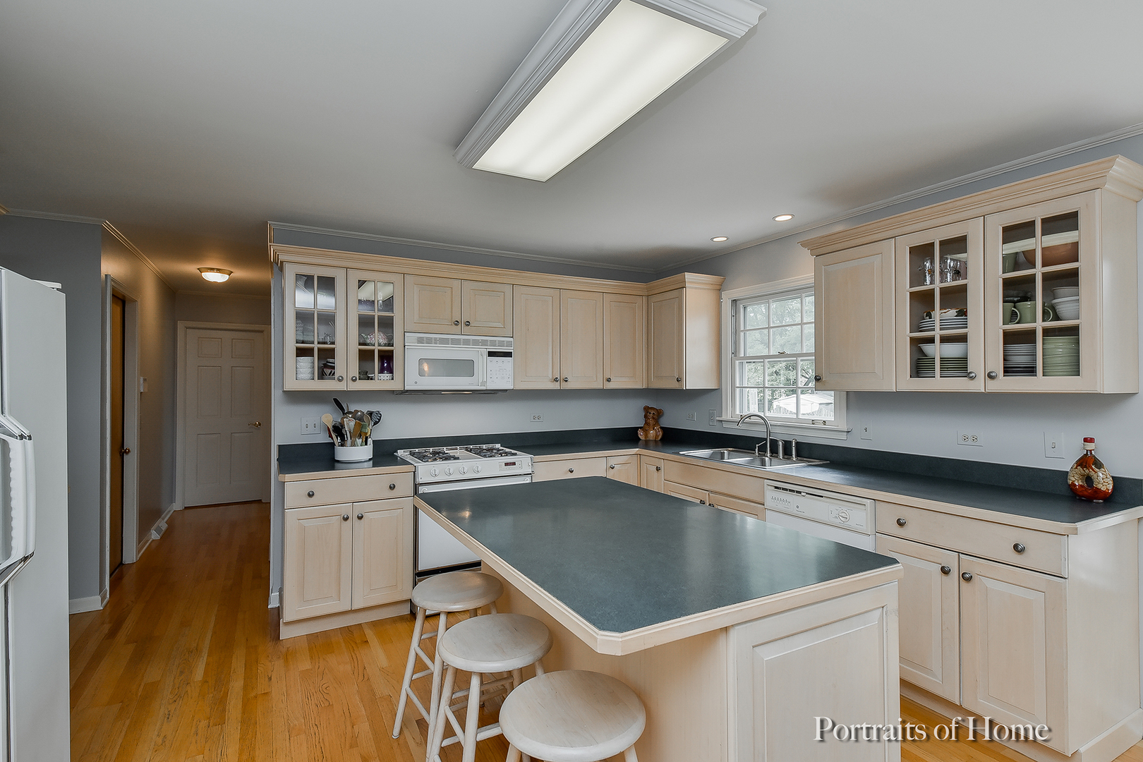 29 Christina Circle Wheaton, IL 60189 - Photo 6 of 28 a kitchen with a sink stove and cabinets
