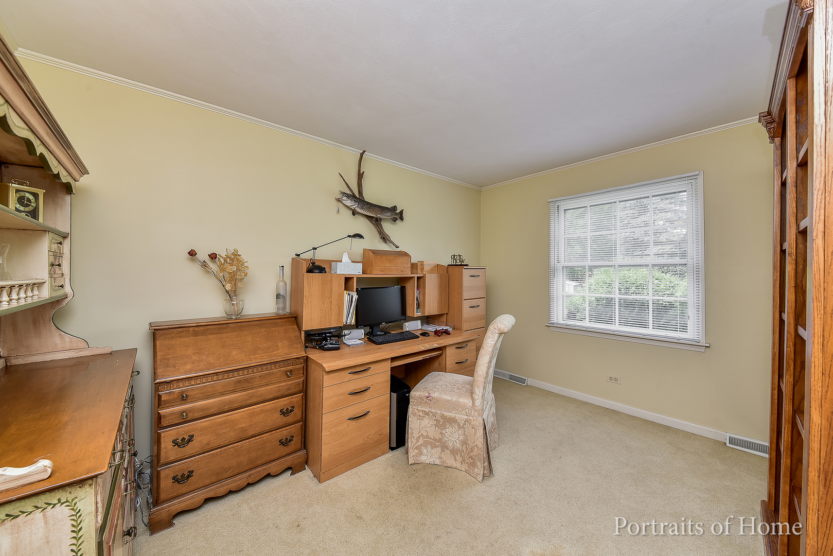 29 Christina Circle Wheaton, IL 60189 - Photo 8 of 28 a view of a workspace with furniture
