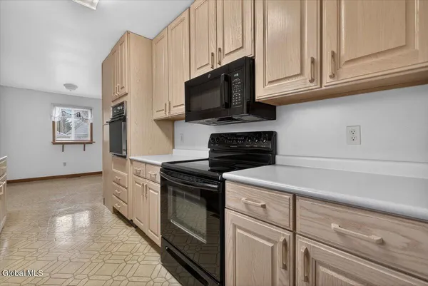 $315,000 | 2507 Augustine Avenue, Rotterdam, NY 12306
