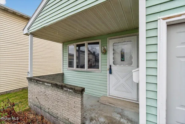 $315,000 | 2507 Augustine Avenue, Rotterdam, NY 12306