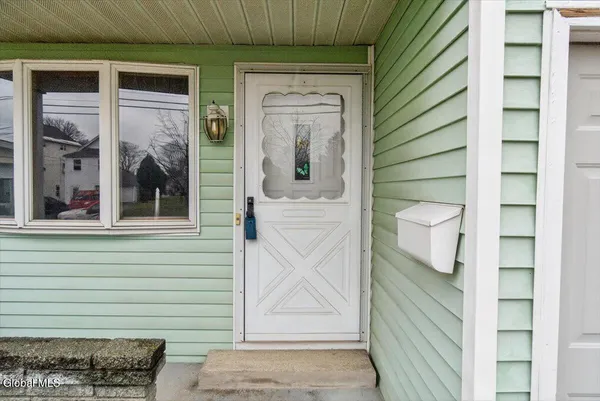 $315,000 | 2507 Augustine Avenue, Rotterdam, NY 12306