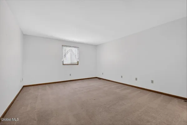 $315,000 | 2507 Augustine Avenue, Rotterdam, NY 12306