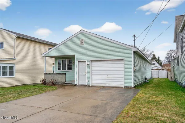$315,000 | 2507 Augustine Avenue, Rotterdam, NY 12306