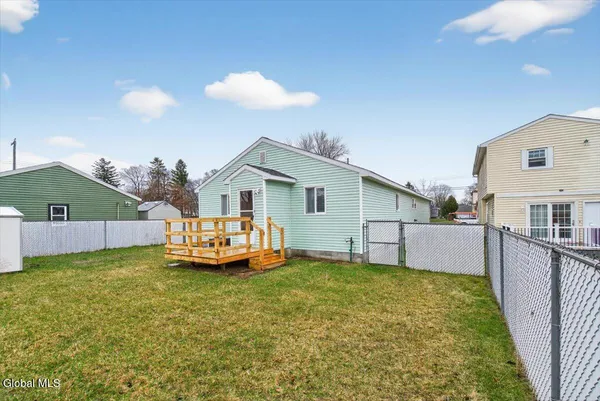 $315,000 | 2507 Augustine Avenue, Rotterdam, NY 12306