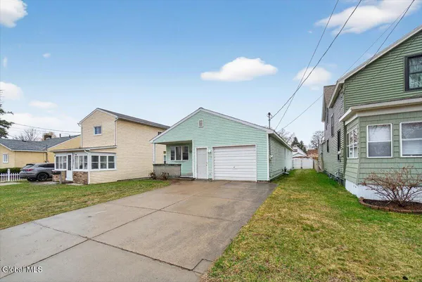 $315,000 | 2507 Augustine Avenue, Rotterdam, NY 12306