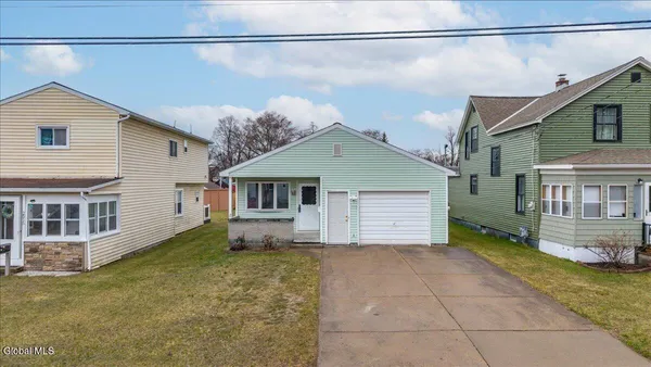 $315,000 | 2507 Augustine Avenue, Rotterdam, NY 12306