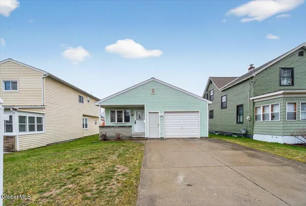 $315,000 | 2507 Augustine Avenue, Rotterdam, NY 12306