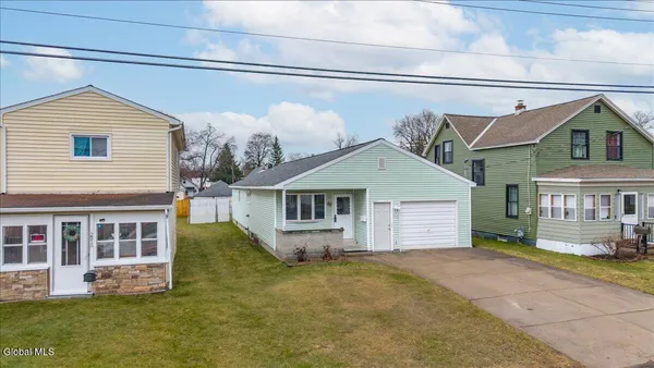 $315,000 | 2507 Augustine Avenue, Rotterdam, NY 12306