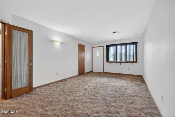 $315,000 | 2507 Augustine Avenue, Rotterdam, NY 12306