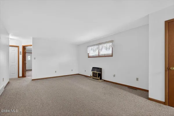 $315,000 | 2507 Augustine Avenue, Rotterdam, NY 12306