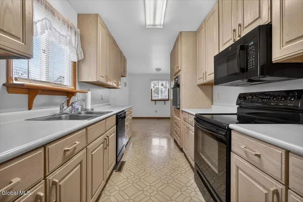 $315,000 | 2507 Augustine Avenue, Rotterdam, NY 12306