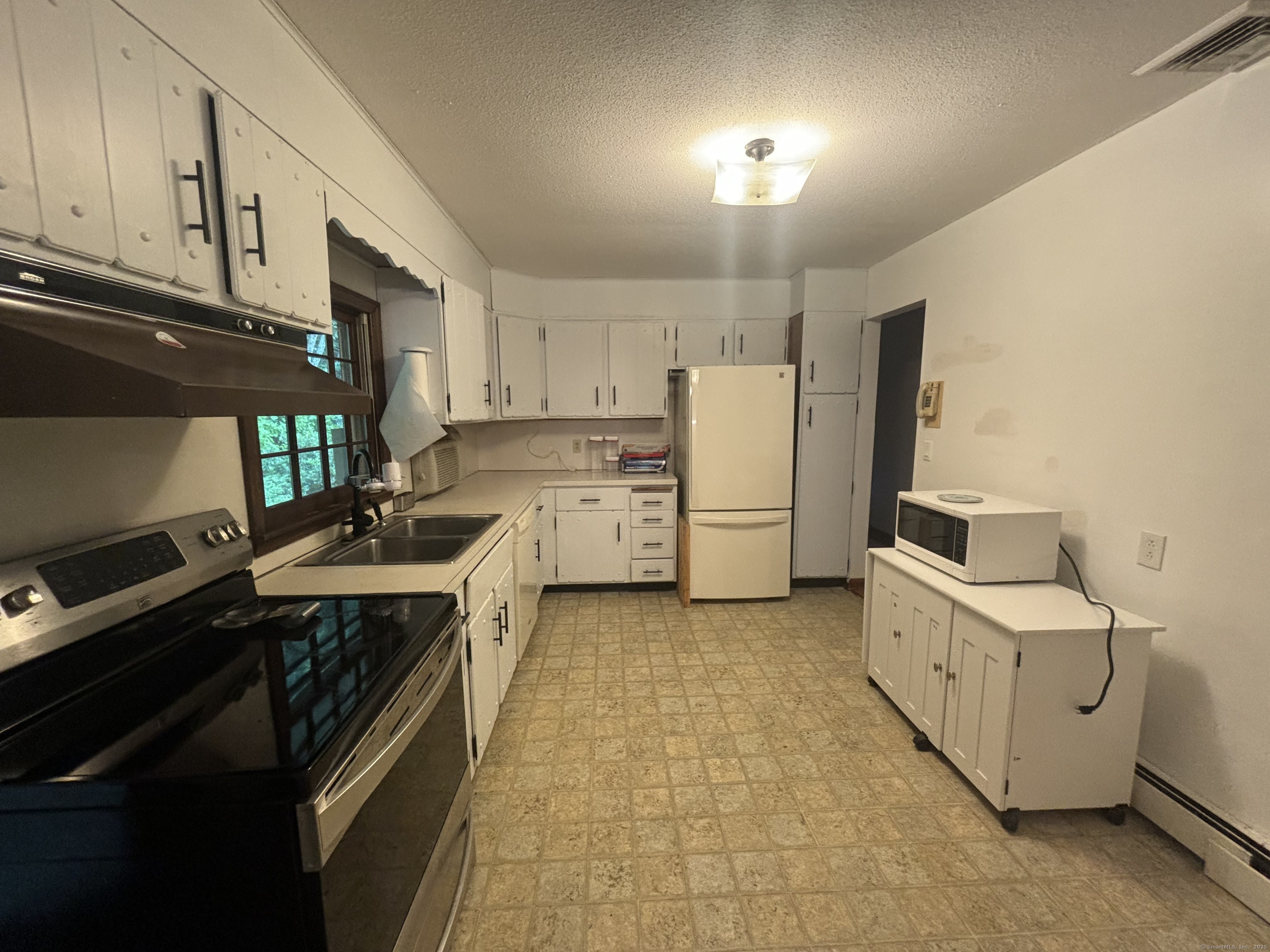 388 Chaffeeville Road Mansfield, CT 06268 - Photo 5 of 13