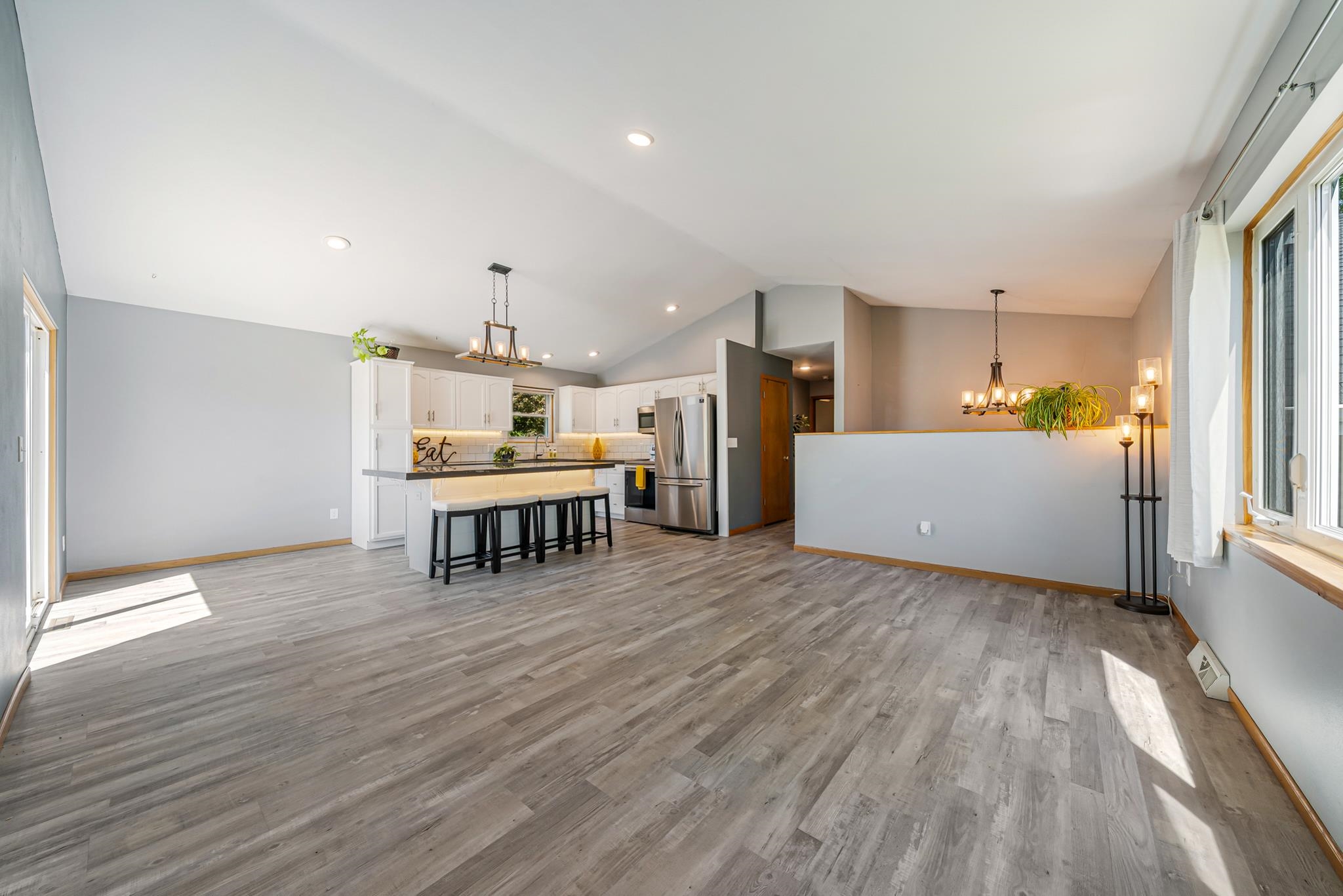 3393 Harbor Bay Road Oshkosh, WI 54901 - Photo 4 of 40