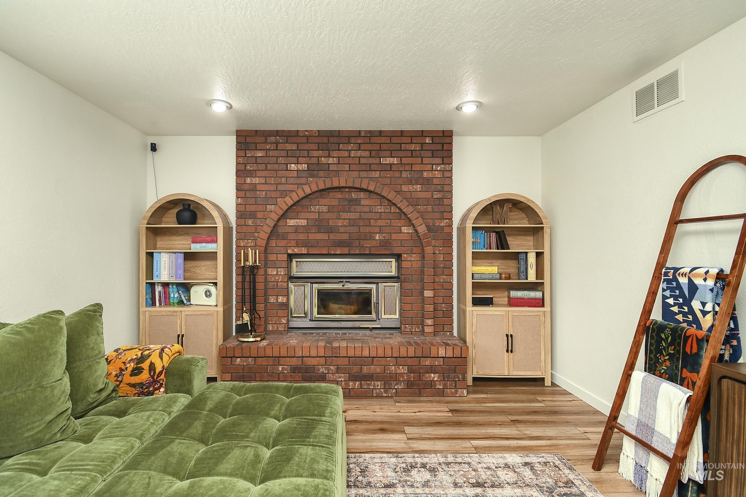 127 Ruth Lane Nampa, ID 83686 - Photo 21 of 49 Living room