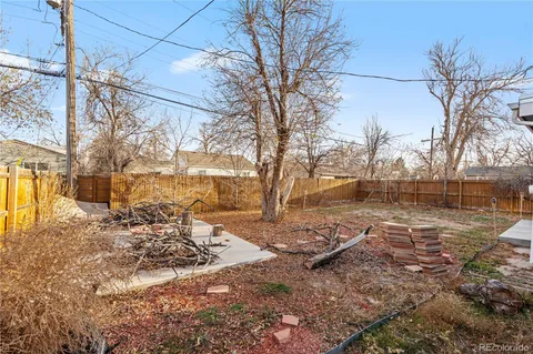 $329,900 | 860 Lansing Street, Aurora, CO 80010