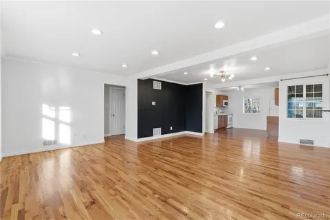 $329,900 | 860 Lansing Street, Aurora, CO 80010