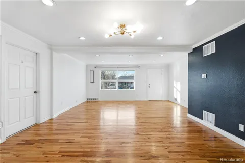 $329,900 | 860 Lansing Street, Aurora, CO 80010