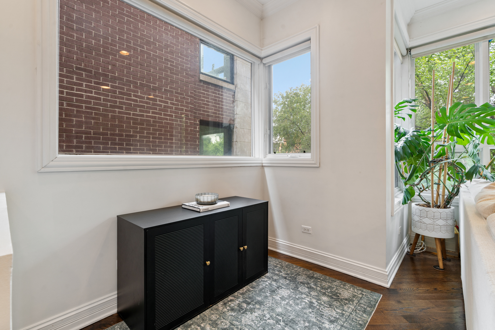 1131 West Addison Street, Unit 2 Chicago, IL 60613 - Photo 9 of 30 Gallery Image 9