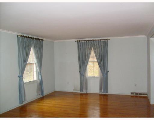 594 Trotwood Ridge Road Upper St. Clair, PA 15241 - Photo 2 of 12 Living Room.