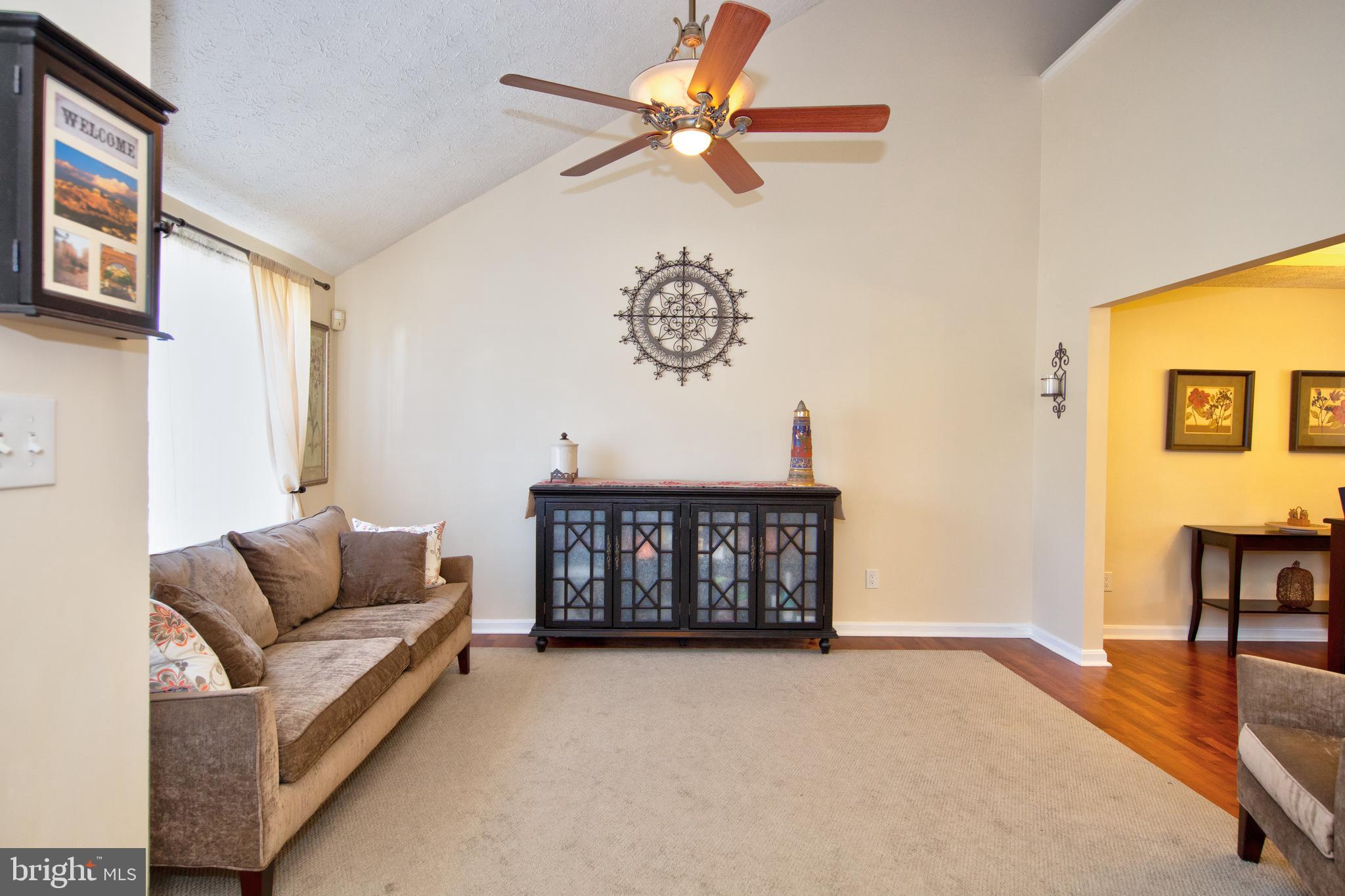 459 Manor Road Aberdeen, MD 21001 - Photo 3 of 25 Living room with vaulted ceilngs