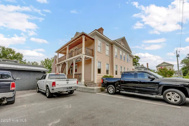 $2,400 | 8 South 7th Street, Unit A, Wilmington, NC 28401