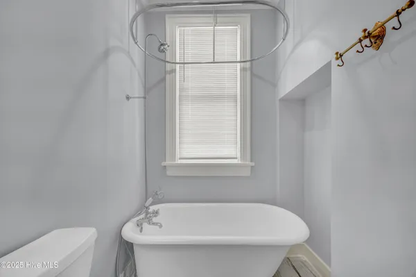 $2,400 | 8 South 7th Street, Unit A, Wilmington, NC 28401