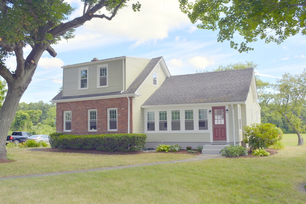 461 Sowams Road Barrington, RI 02806 - Photo 4 of 33
