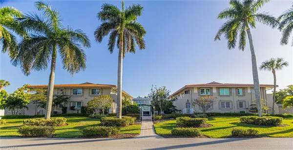 $3,800 | 320 14th Avenue South, Unit 320E, Naples, FL 34102