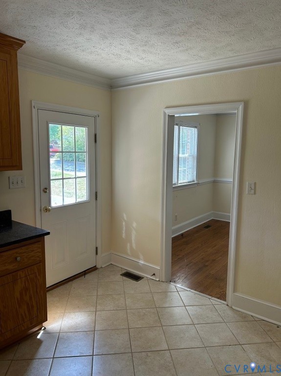 311 5th Street Blackstone, VA 23824 - Photo 5 of 6 an empty room that has a window in it
