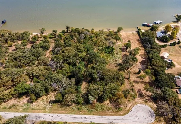 $299,900 | 8967 Southern Shore, Kemp, TX 75143