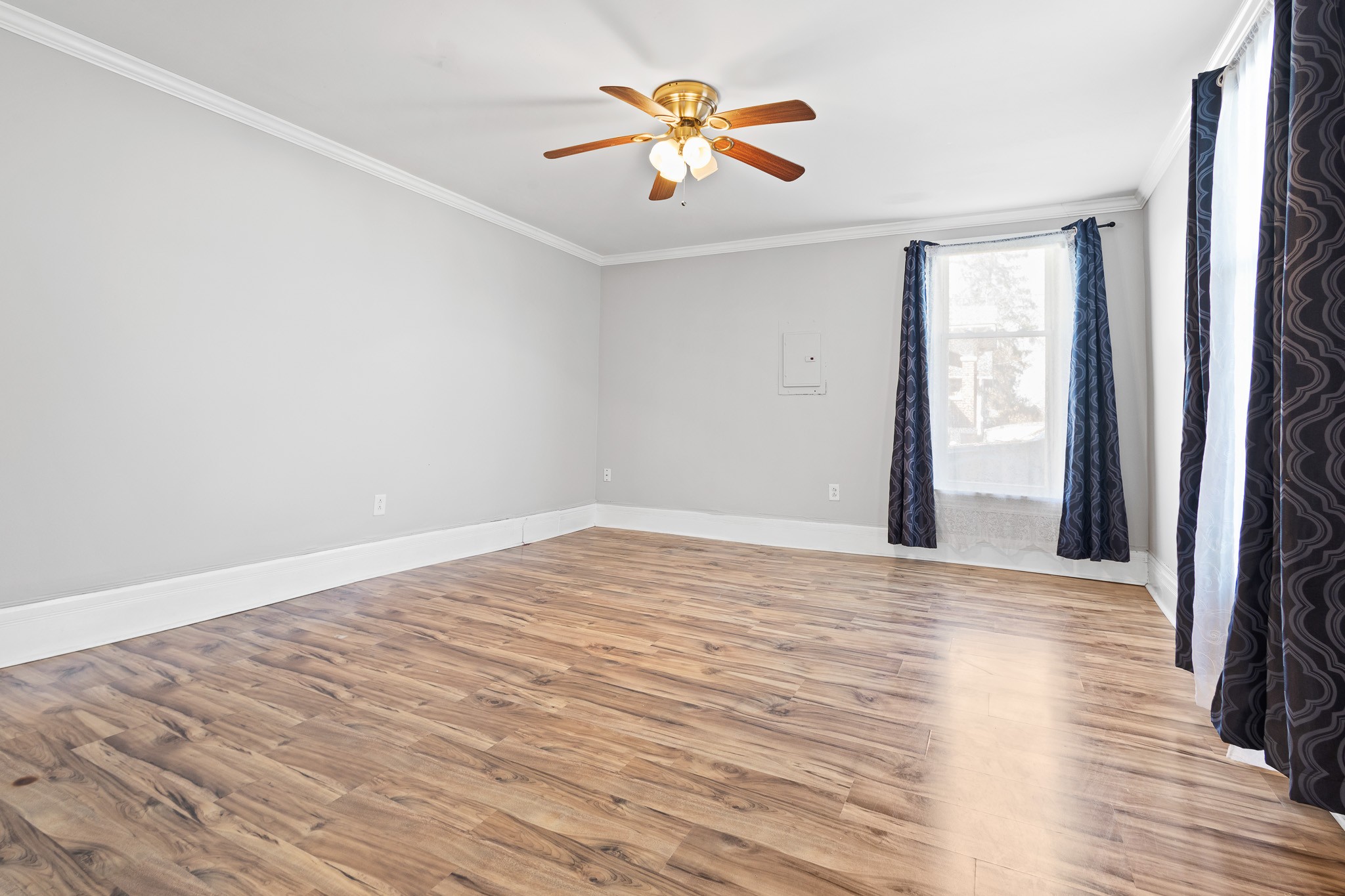 1309 Batts Boulevard Springfield, TN 37172 - Photo 4 of 20 a view of a room with wooden floor and a ceiling fan