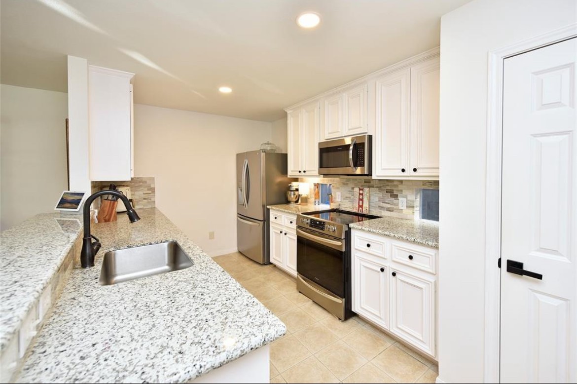 2007 Bailey Street Houston, TX 77006 - Photo 12 of 32
