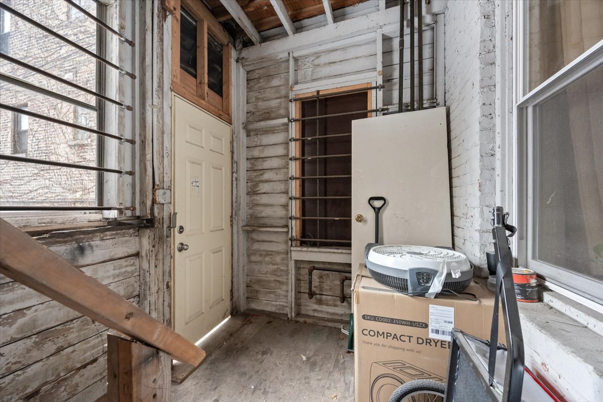 934 West 35th Place Chicago, IL 60609 - Photo 23 of 24 a utility room with dryer and washer