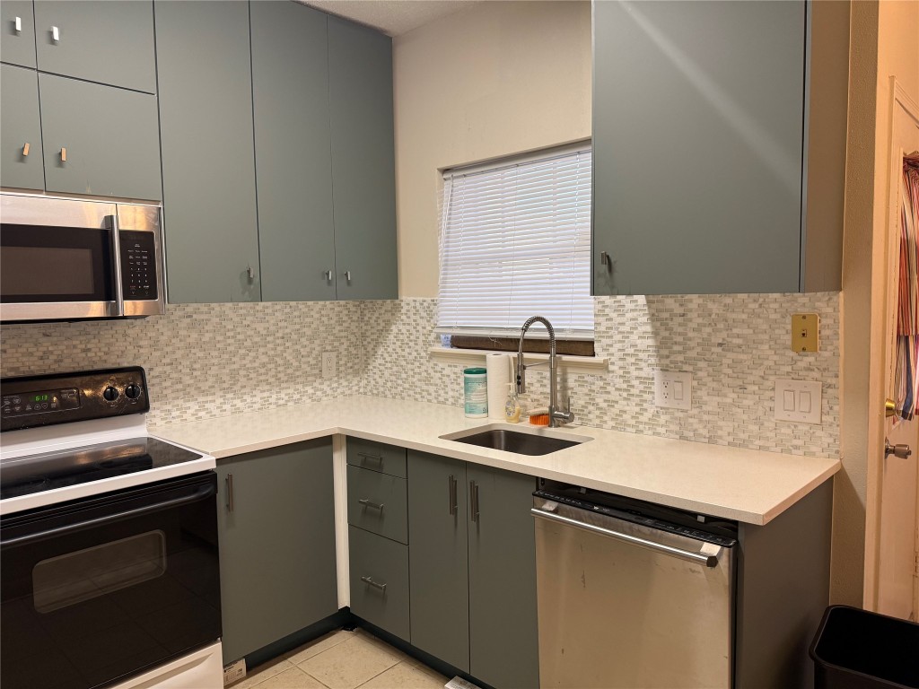 7575 Cambridge Street, Unit 2704 Houston, TX 77054 - Photo 11 of 28 a kitchen with a sink stove and microwave