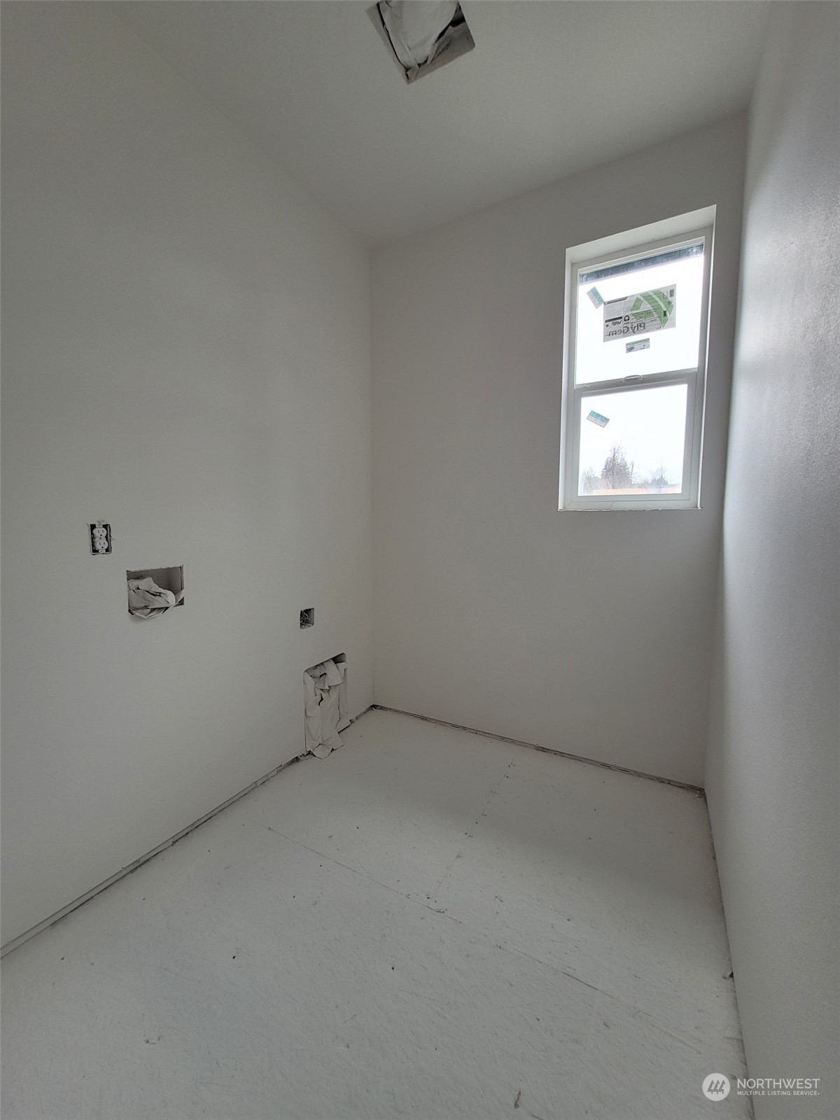 32 Roup Road Montesano, WA 98563 - Photo 17 of 20 an empty room with windows