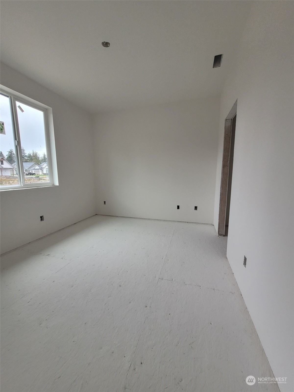 32 Roup Road Montesano, WA 98563 - Photo 18 of 20 an empty room with white wall and window