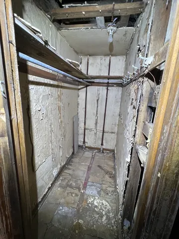 a view of a back yard