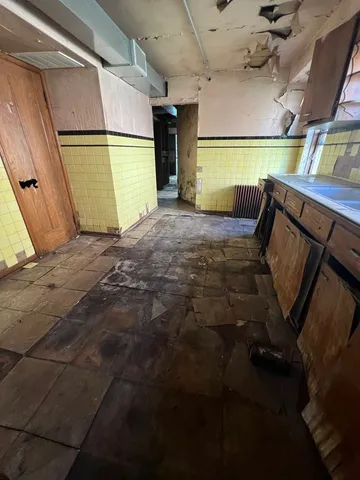 a view of a house with a tree