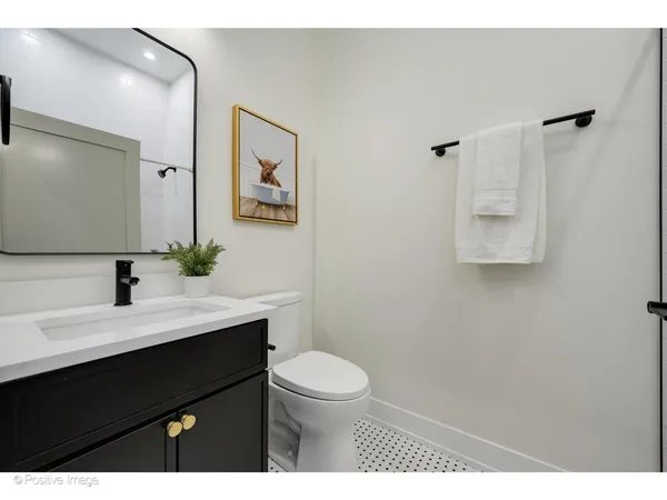 $670,000 | 5340 North Lincoln Avenue, Unit 303, Chicago, IL 60625