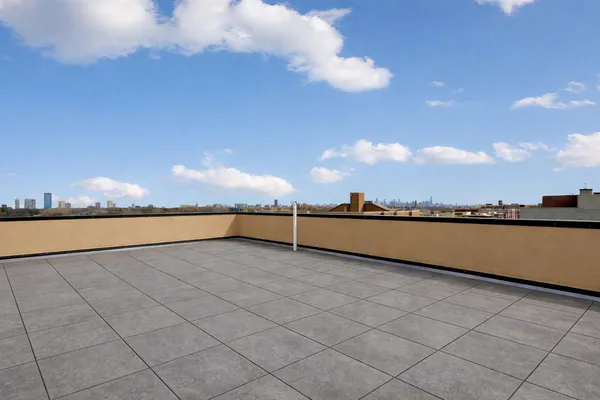 $670,000 | 5340 North Lincoln Avenue, Unit 303, Chicago, IL 60625